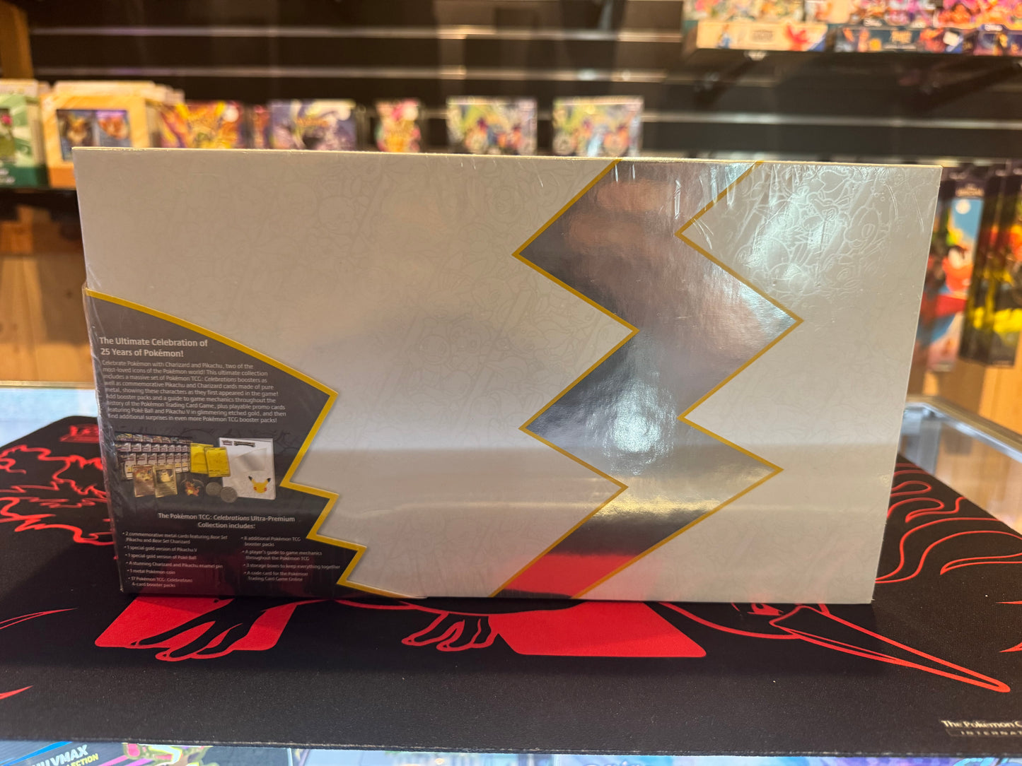 Pokémon TCG - Celebrations Ultra Premium Collection