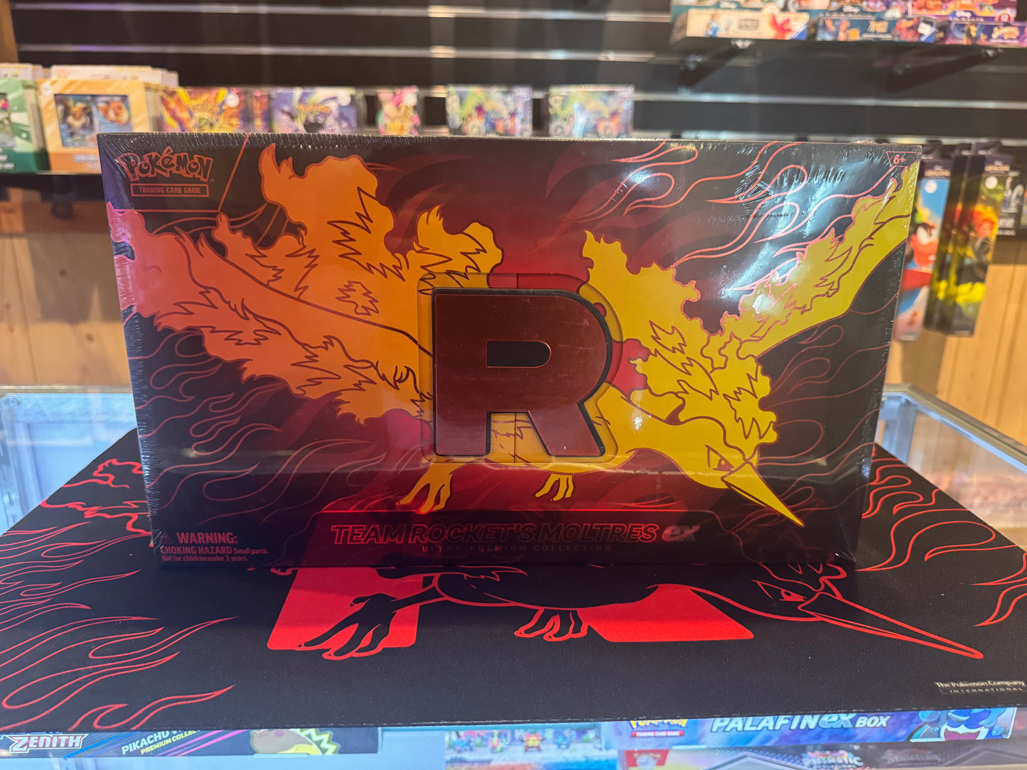 Pokémon TCG - Team Rocket's Moltres Ultra Premium Collection
