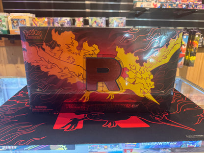 Pokémon TCG - Team Rocket's Moltres Ultra Premium Collection