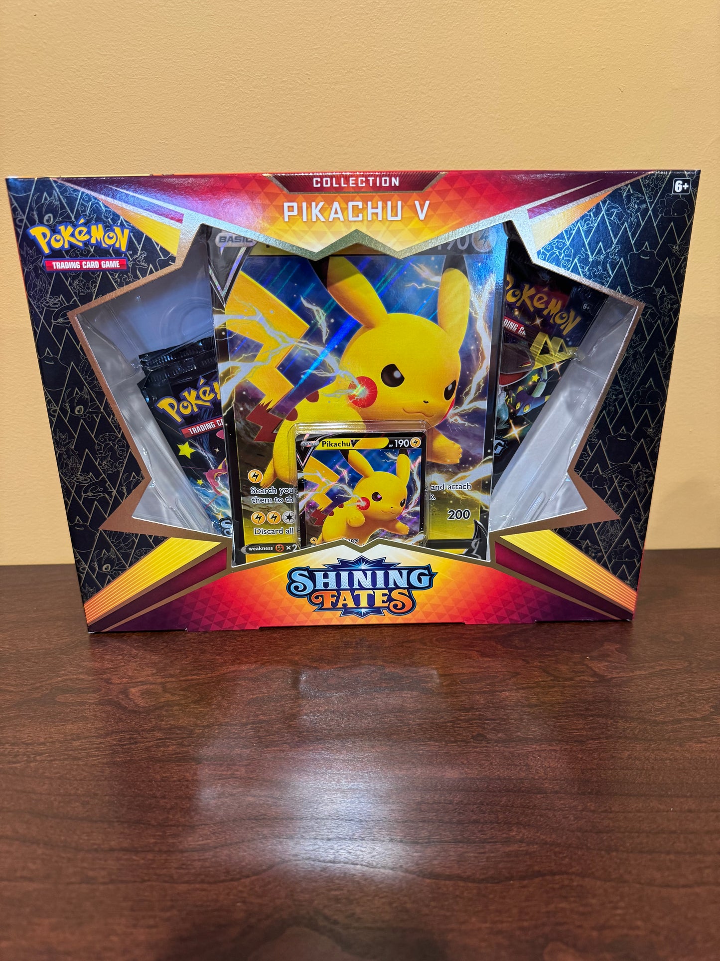 Pokémon TCG - Shining Fates Pikachu V Box